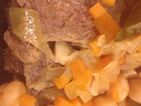 鹿肉とひよこ豆のコンソメ煮